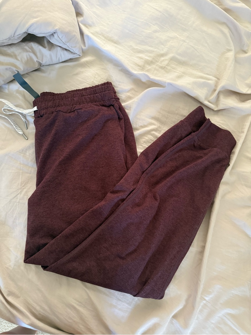 Vuori Performance Joggers Burgundy Heather size Small